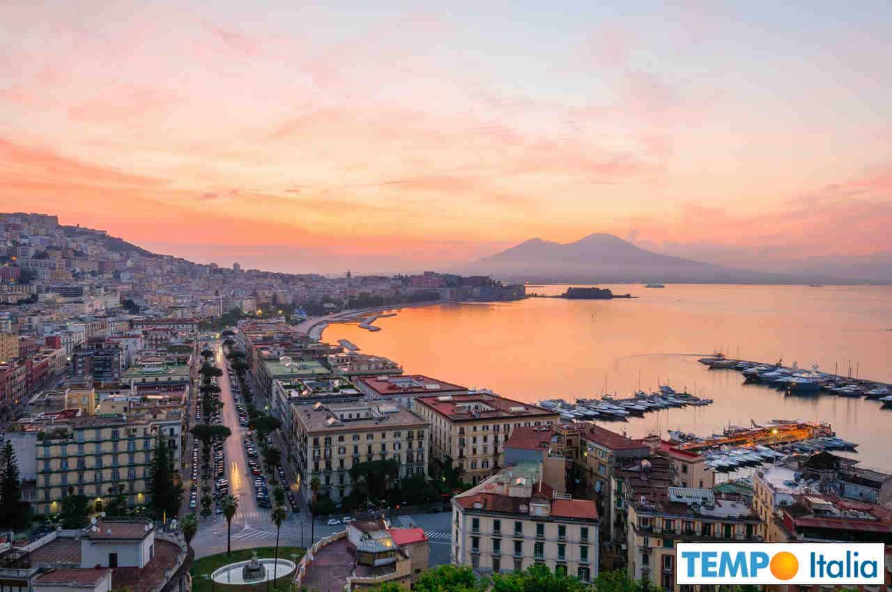 Meteo Napoli, bel tempo fino a sabato, poi domenica attese piogge e temporali