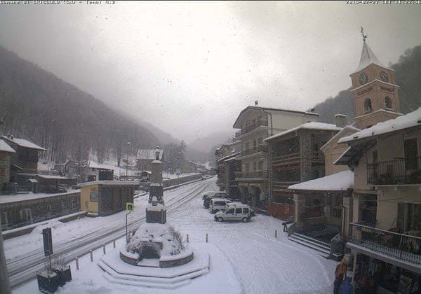 Piemonte, gelida pioggia su Torino, neve sulla collina e nel cuneese