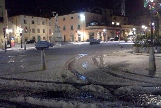 Super grandinata in Versilia: tutto bianco come se fosse neve