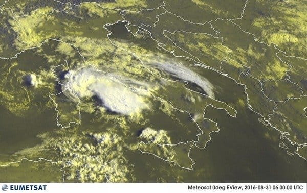 Cluster temporalesco sul Mar Tirreno, ormai lambisce le coste di Lazio e Campania 22 Cluster temporalesco sul Mar Tirreno, ormai lambisce le coste di Lazio e Campania