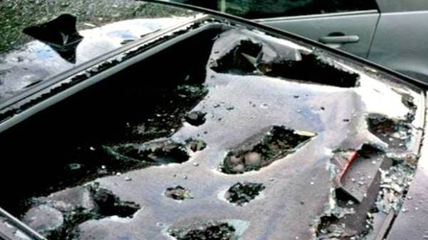 CAMPANIA: appennino, temporali con grandine sfondano parabrezza auto 8 CAMPANIA: appennino, temporali con grandine sfondano parabrezza auto