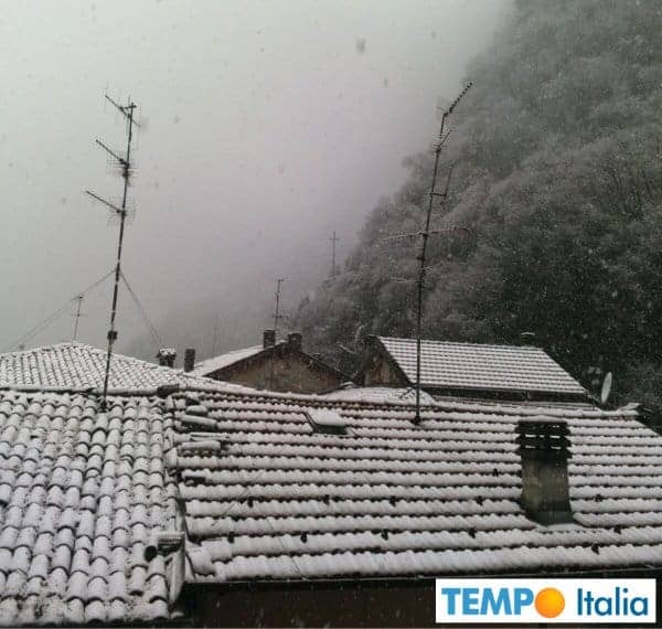 Lombardia, nevica sulla zona del Lago di Como sino ai 250 metri di quota
