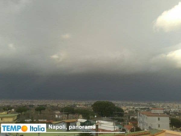 Napoli, temporale sulla città
