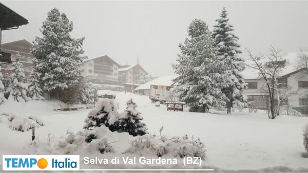 Alpi centro orientali, fitte nevicate in atto. Ecco l’Inverno nel non Inverno