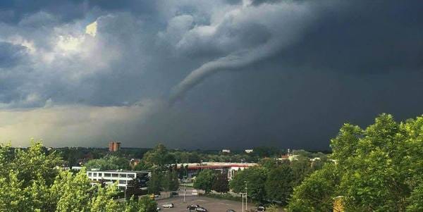 Italia, confermata ondata di maltempo che ha causato tornado in Germania. Alluvioni lampo a Londra e Belgio. Grandinate frequenti 59 Italia, confermata ondata di maltempo che ha causato tornado in Germania. Alluvioni lampo a Londra e Belgio. Grandinate frequenti