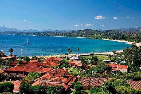 24 gradi in Sardegna, è caldo record. Clima mite al Centro-Sud, freddo a Milano e Torino