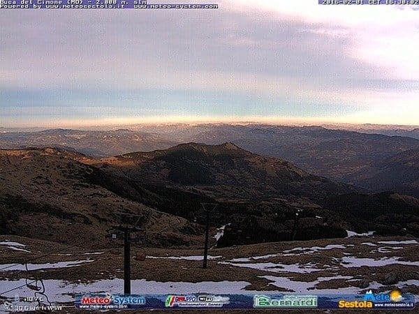 La neve che non c’è in montagna: caldo estremo e panorami desolanti. In attesa della svolta meteo