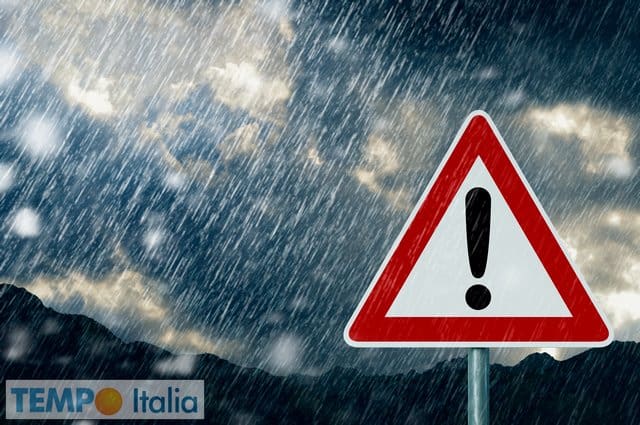 Il meteo al Nord Italia, situazione ore 22:00. Piogge a carattere alluvionale 17 Il meteo al Nord Italia, situazione ore 22:00. Piogge a carattere alluvionale