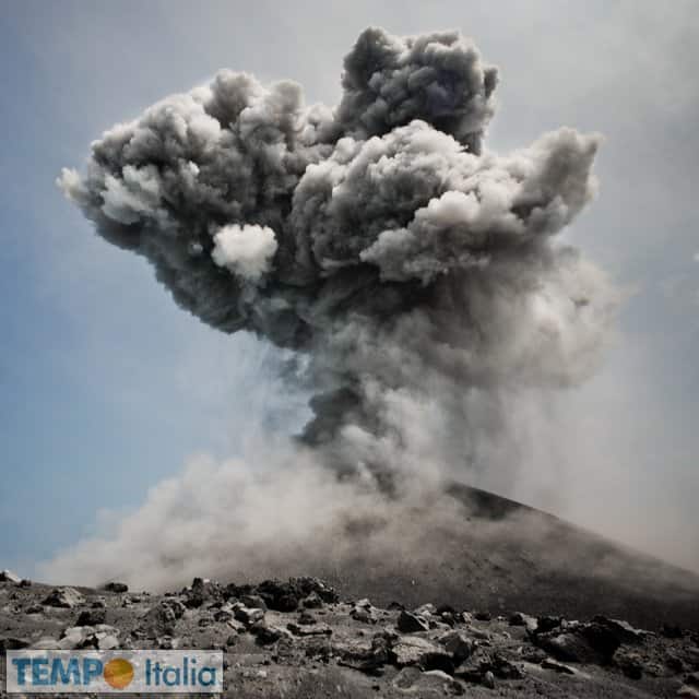 Deflagrazione del vulcano Soputan, in Indonesia 15 Deflagrazione del vulcano Soputan, in Indonesia