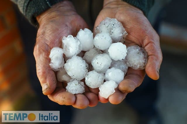 Meteo estremo con eccezionali grandinate in Arabia Saudita 1 Meteo estremo con eccezionali grandinate in Arabia Saudita