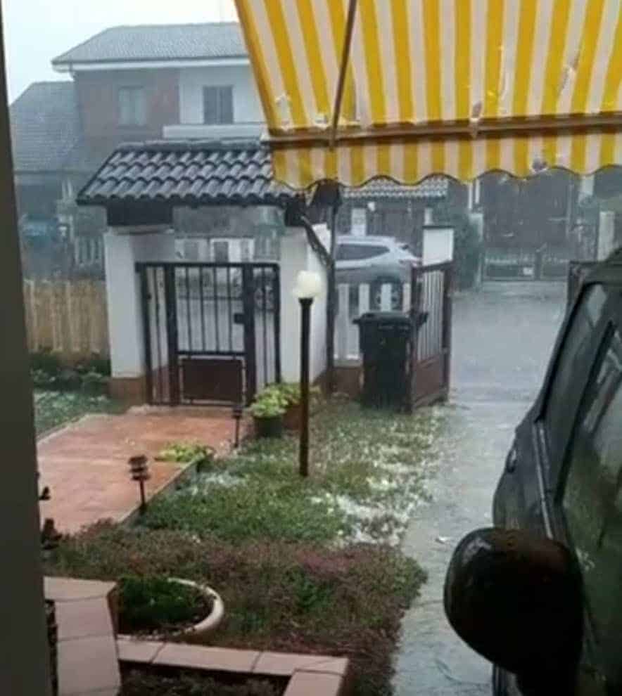 Sabato pomeriggio, violente grandinate al Nord Italia. Oggi meteo peggiore