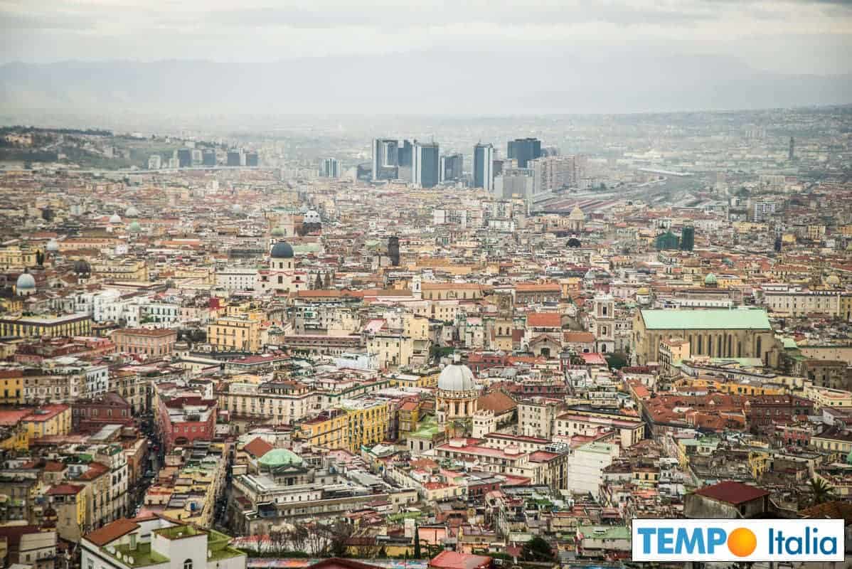 Meteo NAPOLI: bel tempo, clima estivo. Qualche temporale in zona mercoledì