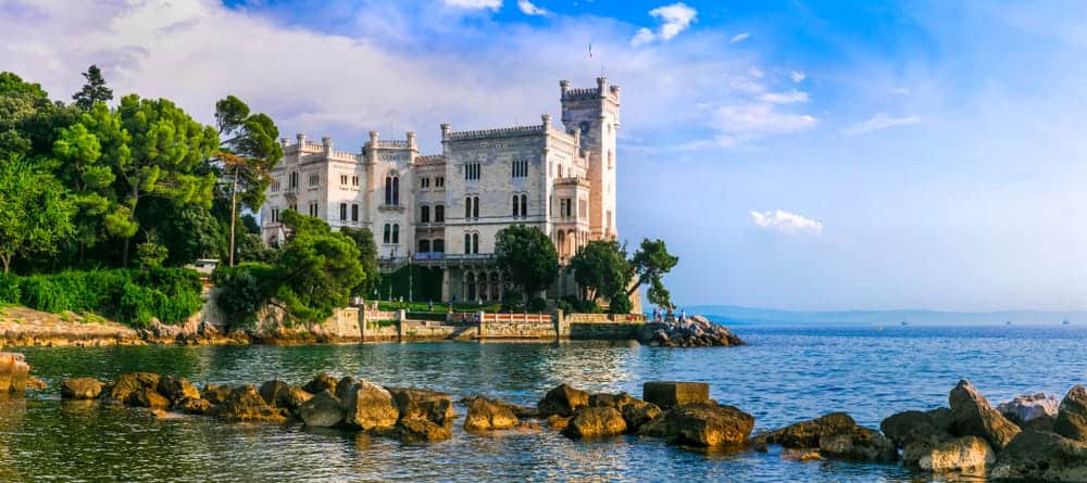 Due giorni tra Duino e Trieste: scoperta di castelli, parchi e grotte