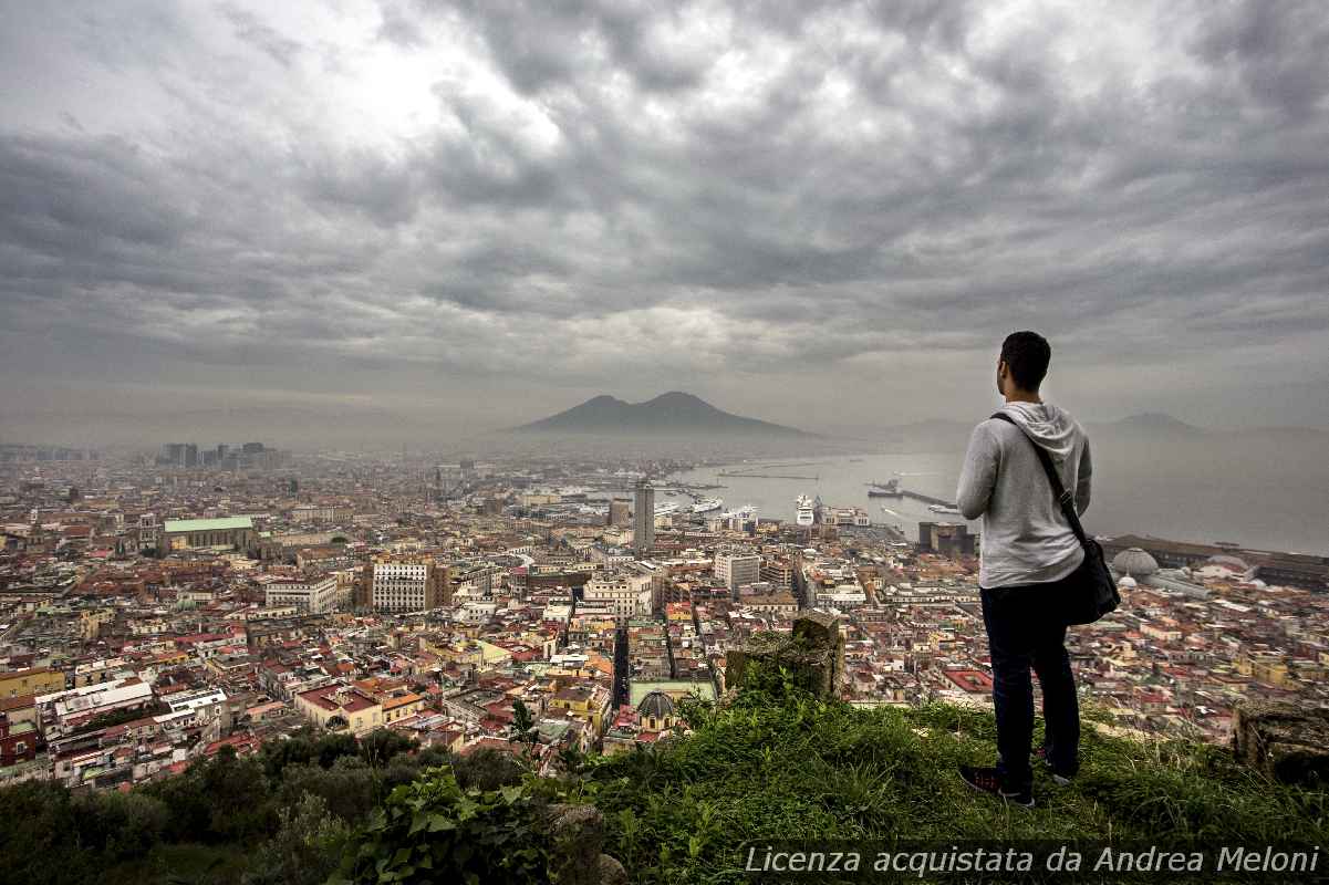 “Meteo Napoli: temporali e vento in arrivo, seguiti da schiarite” 8 “Meteo Napoli: temporali e vento in arrivo, seguiti da schiarite”