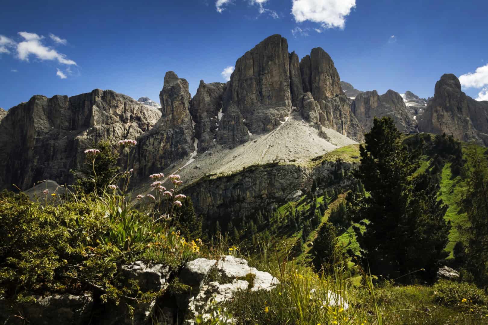 Esplora le Dolomiti di Brenta: un’avventura tra scalate e percorsi trekking