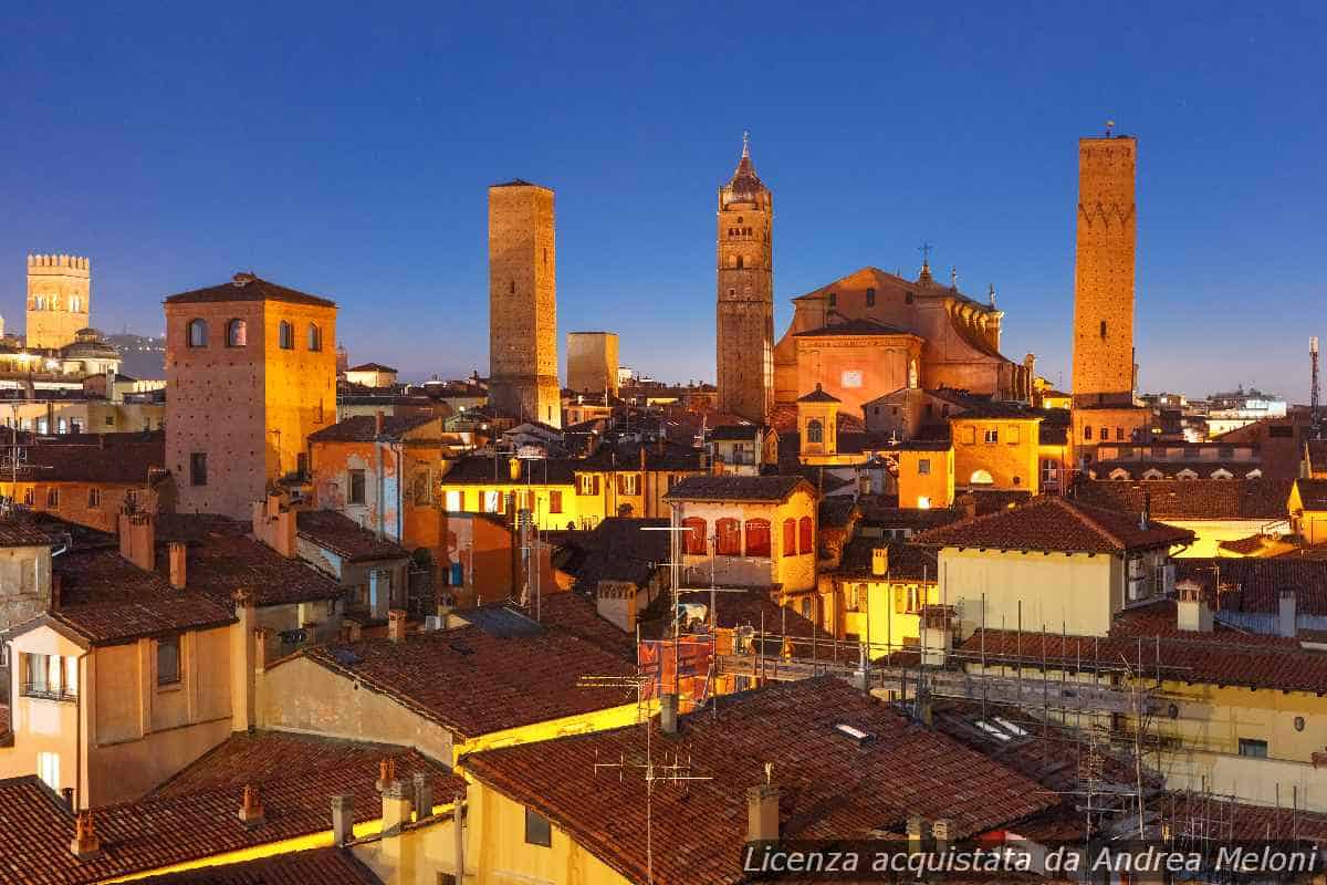 Previsione meteo Bologna: piovaschi e vento in arrivo, poi schiarite