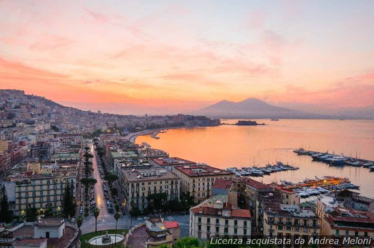 Previsione meteo Napoli: sole e nuvole oggi, pioggia in arrivo 9 Previsione meteo Napoli: sole e nuvole oggi, pioggia in arrivo