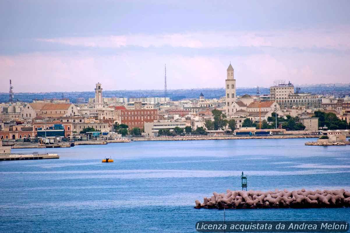 Previsione meteo Bari: nuvole e pioviggine in arrivo, poi schiarite e vento 1 Previsione meteo Bari: nuvole e pioviggine in arrivo, poi schiarite e vento