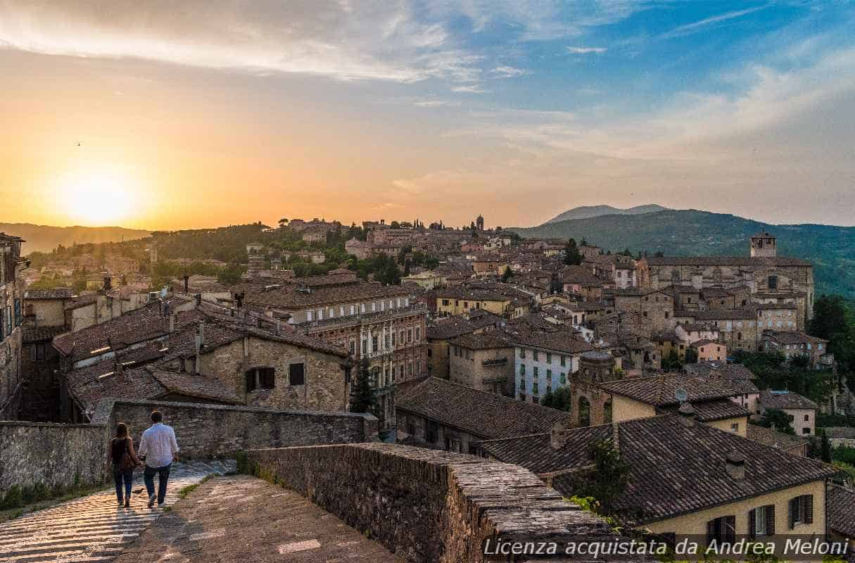 Meteo Perugia: oggi molto nuvoloso, poi schiarite in arrivo 2 Meteo Perugia: oggi molto nuvoloso, poi schiarite in arrivo