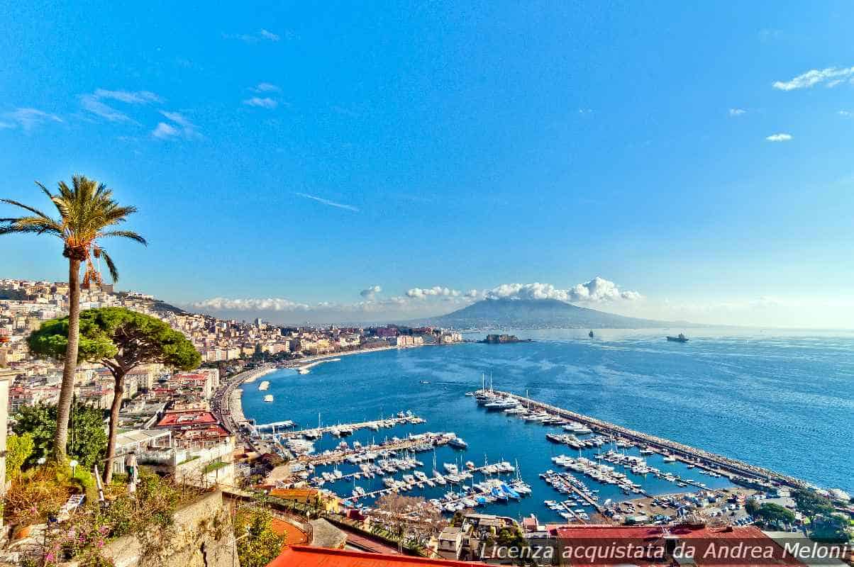 Previsione meteo Napoli: nubi sparse e vento oggi, poi nuvoloso con rovesci 9 Previsione meteo Napoli: nubi sparse e vento oggi, poi nuvoloso con rovesci