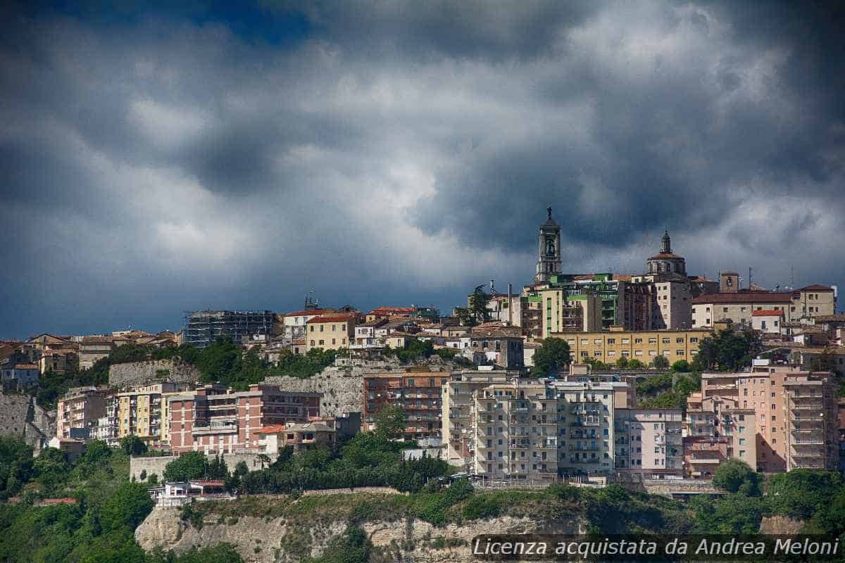Previsioni meteo Catanzaro: sole e vento, poi schiarite e raffiche 6 Previsioni meteo Catanzaro: sole e vento, poi schiarite e raffiche