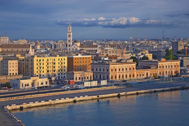 Mercatini di Natale a Bari: vendite scarse a causa del maltempo