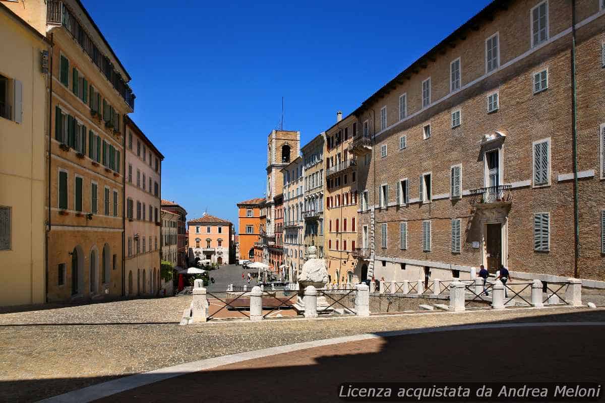 meteo-ancona:-oggi-nuvoloso-e-piovaschi,-domani-schiarite-e-vento