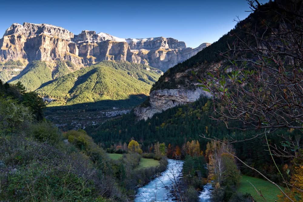 Il Sentiero della Cascata⁣ Cola de Caballo: alla scoperta, a piedi, dei Pirenei Aragonesi