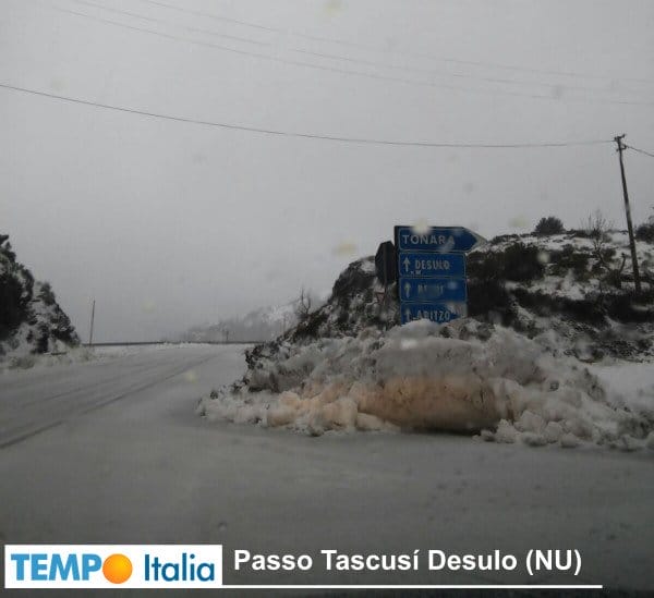 Neve in Sardegna, fiocchi sino a 800 metri di quota