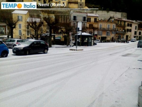 Roma, sud della provincia imbiancata da grandine e neve