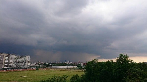 Milano sud ovest e ovest, investita da una valanga d’acqua. 70 mm in mezz’ora 64 Milano sud ovest e ovest, investita da una valanga d’acqua. 70 mm in mezz’ora