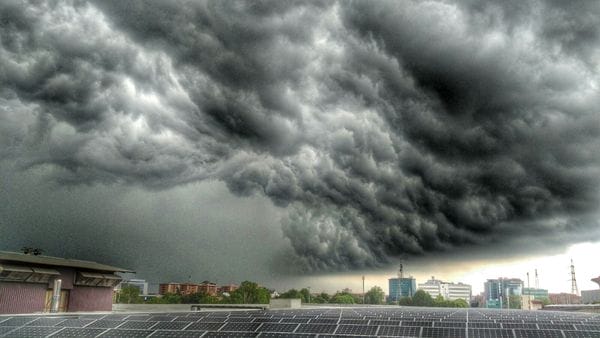 Meteo sempre più estremo per effetto dello scioglimento della calotta polare estiva 63 Meteo sempre più estremo per effetto dello scioglimento della calotta polare estiva