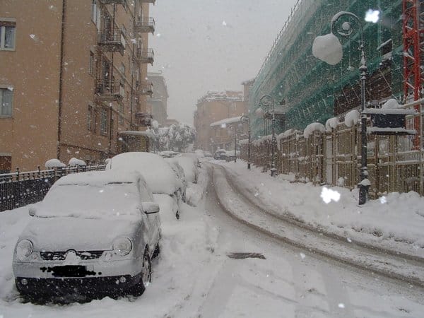 A 24/48 ore dall’ondata di freddo. Gelate, nevicate, vento forte. Neve da Sardegna verso Adriatiche, poi tirreniche 30 A 24/48 ore dall’ondata di freddo. Gelate, nevicate, vento forte. Neve da Sardegna verso Adriatiche, poi tirreniche