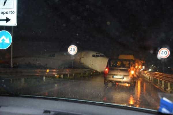 Meteo avverso: Bergamo, aereo esce di pista. Maltempo in atto in Lombardia 2 wapt image post 2107