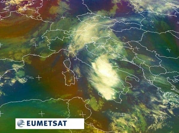 Condizioni meteo avverse verso la Campania e basso Lazio, con temporali anche intensi