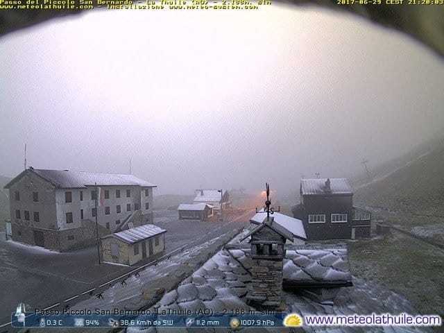 Ultim’ora meteo: NEVICA sotto 2000 metri nelle Alpi occidentali. Raffica di temporali in pianura