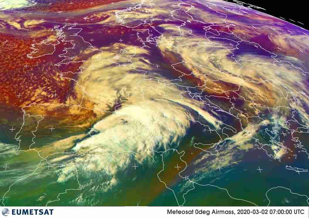 Meteo in sensibile peggioramento, NEVE FORTE su Alpi e Appennino. Nubifragi 38 Meteo in sensibile peggioramento, NEVE FORTE su Alpi e Appennino. Nubifragi