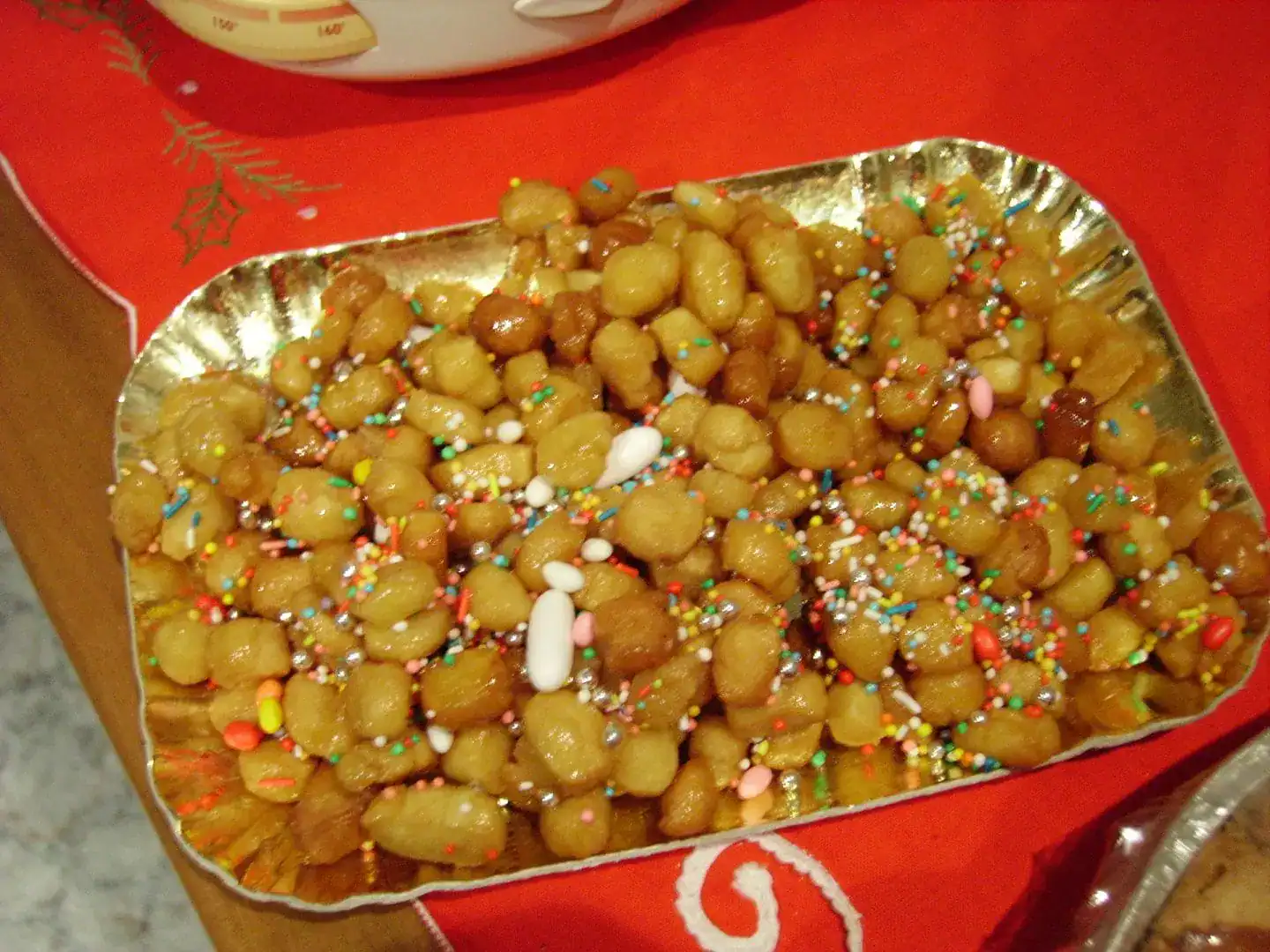 Celebrare il Natale siciliano con la tipica Pignolata