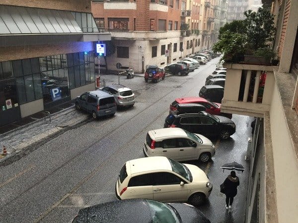 Milano, tuoni e fulmini con super grandinata in città. Paesaggio imbiancato 5 wapt image post 807