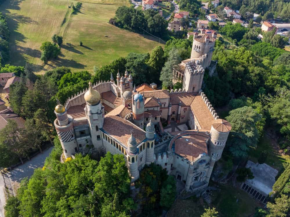 Il castello eclettico di Rocchetta Mattei: una residenza da favola nell'Appennino Bolognese 31 Il castello eclettico di Rocchetta Mattei: una residenza da favola nell’Appennino Bolognese