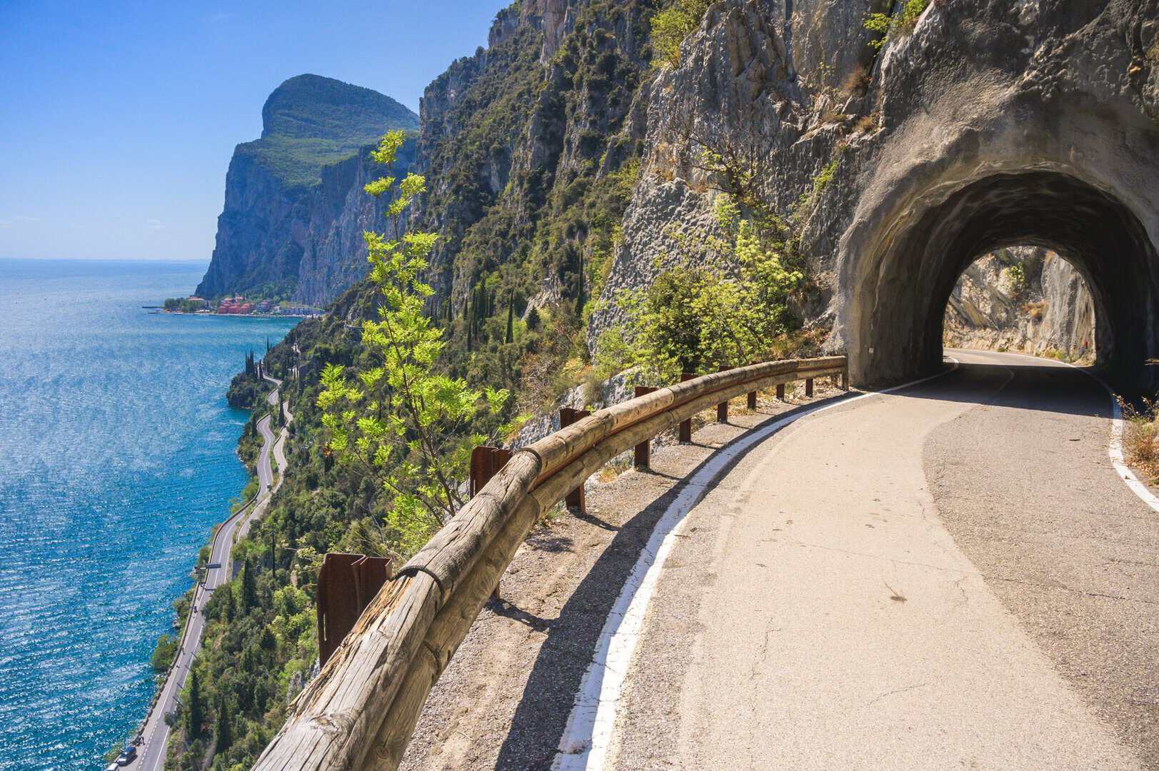 Tremosine Sul Garda Strada Della Forra Viste Mozzafiato Sul Lago Di tremosine-sul-garda-strada-della-forra-viste-mozzafiato-sul-lago-di