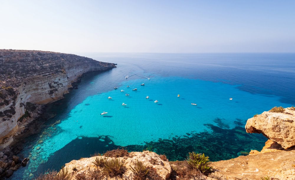 Sognando l'estate: idee per le prossime vacanze al mare 2 vista del famoso posto sul mare di tabaccara a lampedusa
