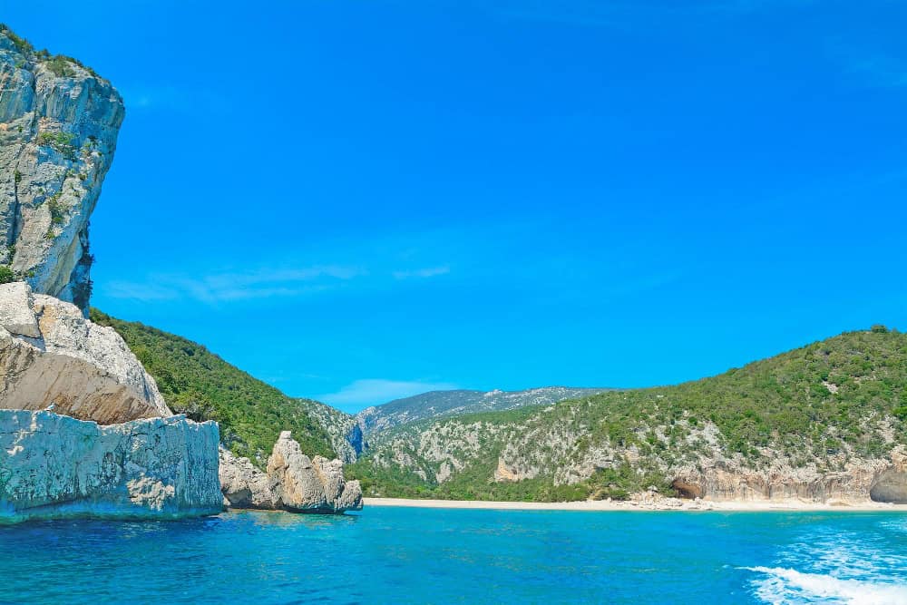 Spiagge e non solo: le meraviglie della Sardegna in estate