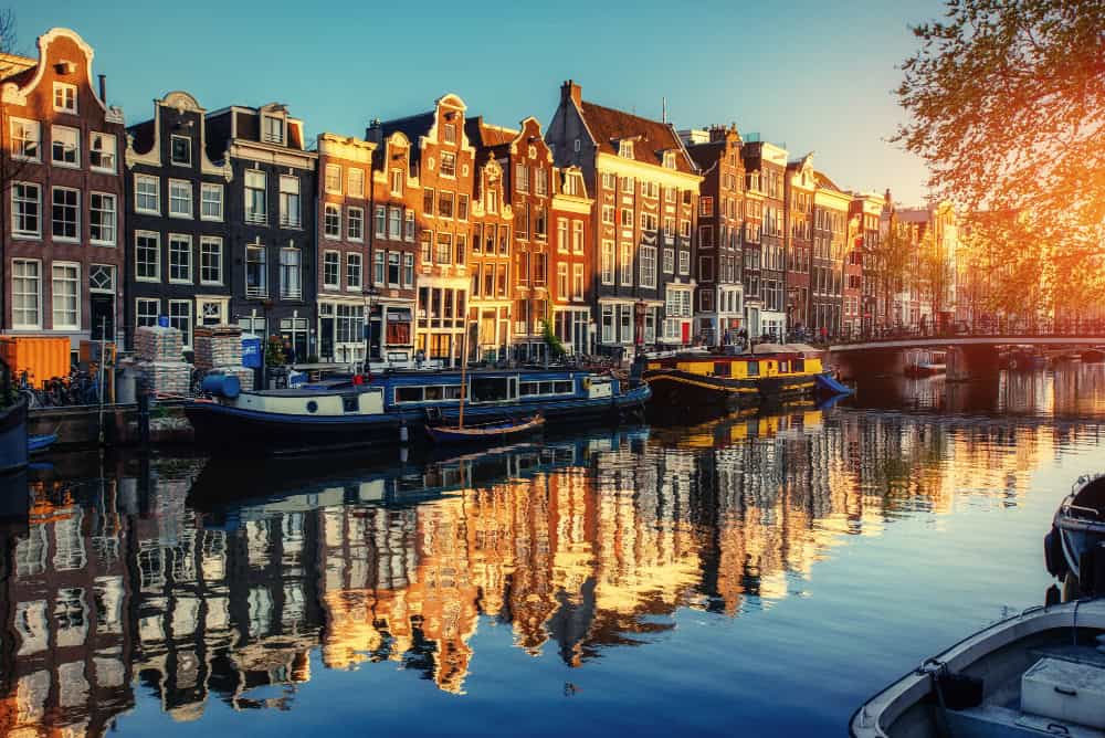 Amsterdam: tra i canali della Venezia del Nord, scoprendo arte e innovazione 1 Amsterdam: tra i canali della Venezia del Nord, scoprendo arte e innovazione