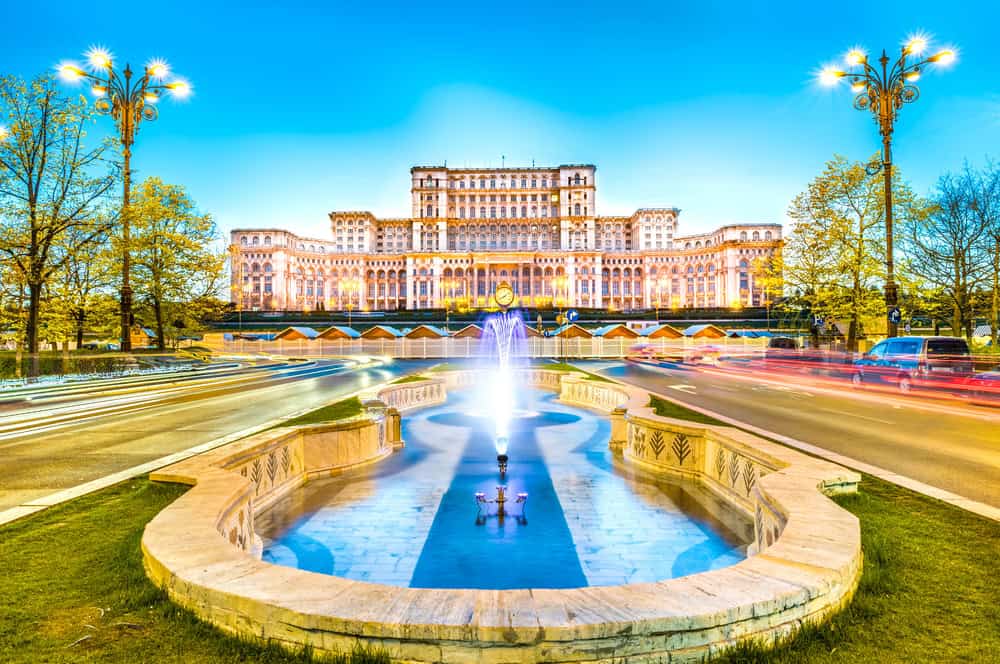 Bucarest: un viaggio tra storia e modernità nella Parigi dell'Est 2 bucarest palazzo parlamento