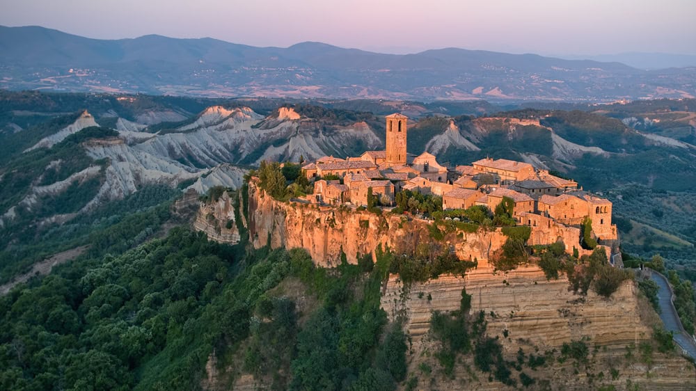 Pasqua a Civita di Bagnoregio: scopri il fascino unico del borgo che sfida il tempo 2 civita di bagnoregio pasqua