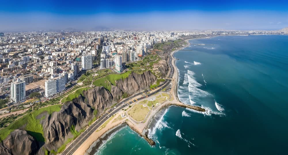 Lima, Perù: una capitale ricca di storia, cultura e gastronomia unica 2 lima peru panorama