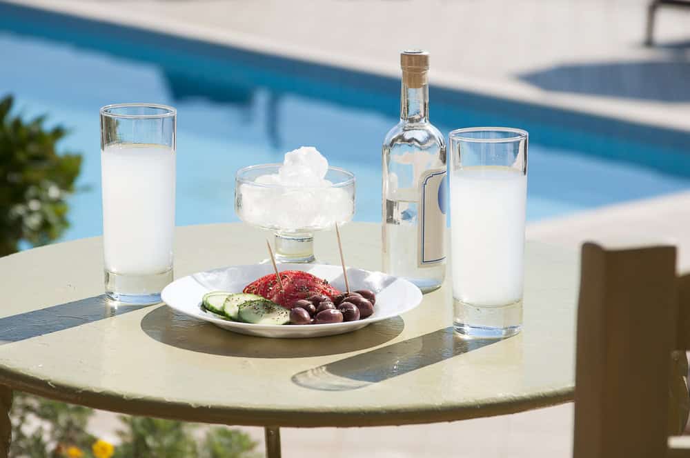 Ouzo: alla scoperta della tradizione distillatoria dell'isola di Lesbo 12 Ouzo: alla scoperta della tradizione distillatoria dell’isola di Lesbo