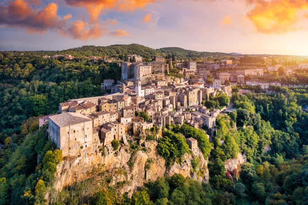 Pasqua a Pitigliano: alla scoperta della ‘Piccola Gerusalemme’ toscana scavata nel tufo 2 pitigliano pasqua toscana