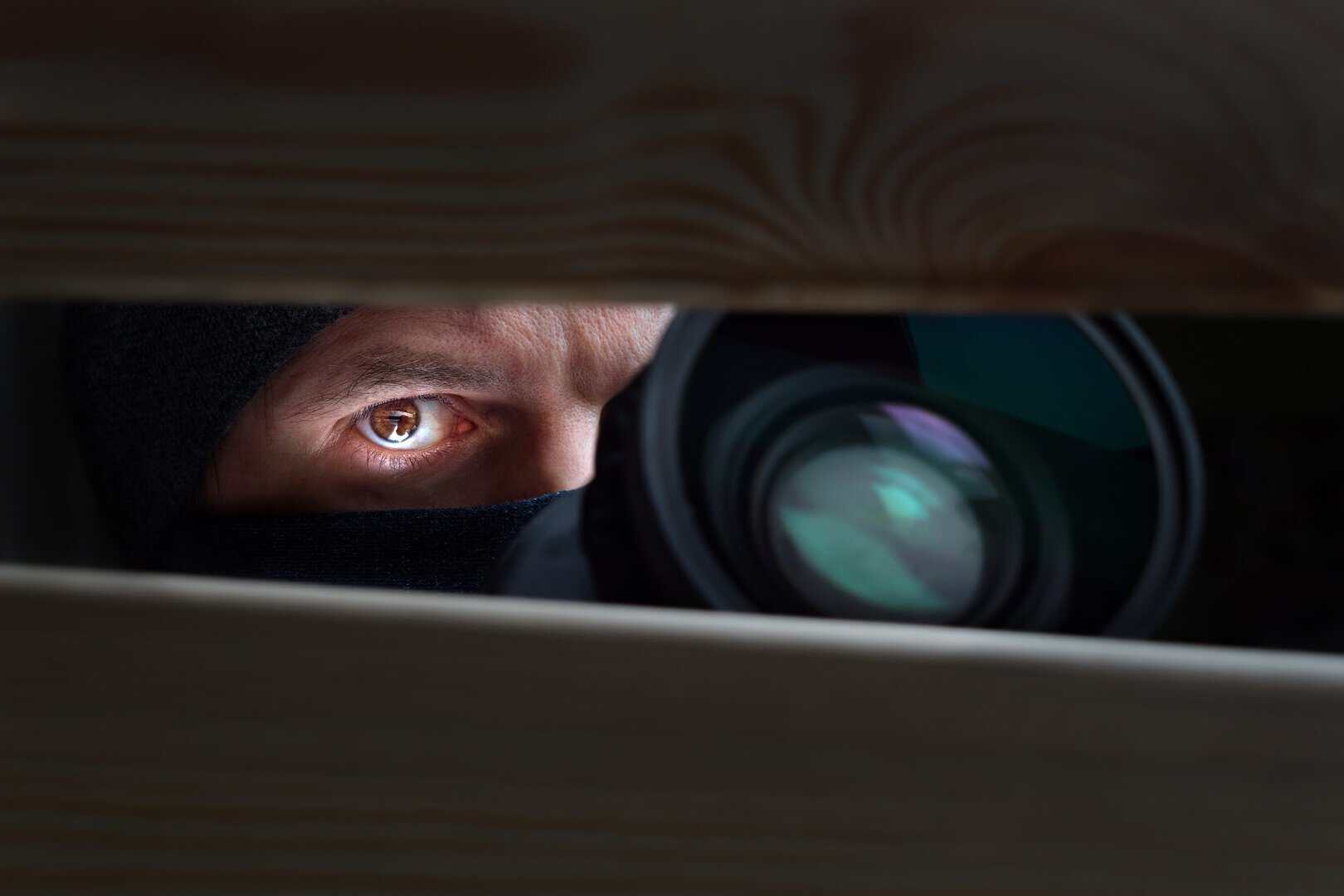 Assistente di bordo arrestato per aver installato telecamere nascoste nelle cabine degli ospiti